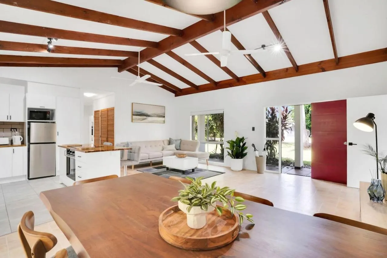 Villa Comino On Connemara Trinity Beach Australia